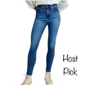 Levi’s 721 High Rise Skinny Jeans in Blue Wash Women’s 25